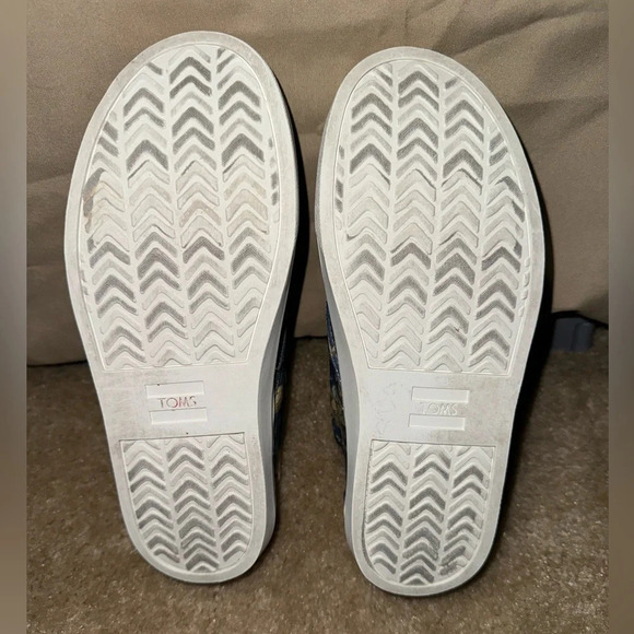 Disney x TOMS Snow White Youth Luca Slip-On Size Y3 - Picture 9 of 10